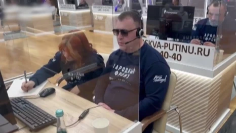 Астраханский ветеран СВО принимает звонки на прямую линию с Владимиром Путиным