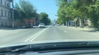 На улицах Астрахани начали обновлять дорожную разметку 
