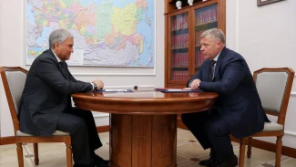 Астраханский губернатор и спикер Госдумы обсудили вопросы поддержки бойцов СВО