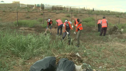 В Астрахани осуждённые из исправительного центра работают в сфере ЖКХ