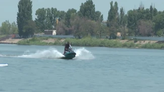 В Астраханской области выявляют нарушителей на гидроциклах