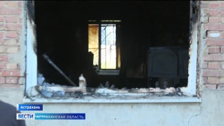 В Астрахани расселенное общежитие уже больше года является источником многих проблем