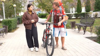 Путешественник с аккордеоном побывал в Астрахани