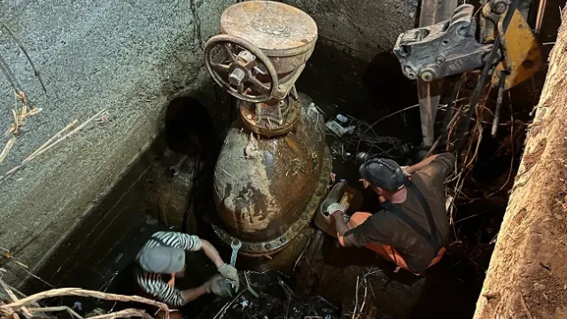 В Астрахани на улице Бэра из-за аварии прекращена подача холодной воды