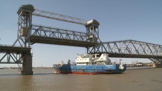 На Старом мосту в Астрахани ограничили движение из-за ремонта