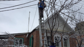 В Астраханской области ещё 64 населённых пункта остаются без света