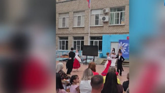 В астраханской школе отметили День семьи любви и верности