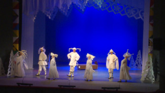 В Астрахани прошло новогоднее представление для детей из многодетных и малообеспеченных семей