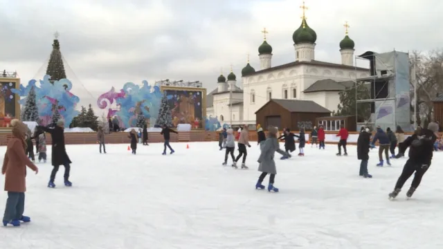 В Астрахани выстраиваются большие очереди на кремлёвский каток