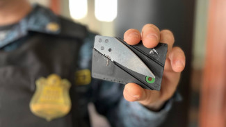 Астраханский пристав задержал в суде мужчину с ножом в виде банковской карты