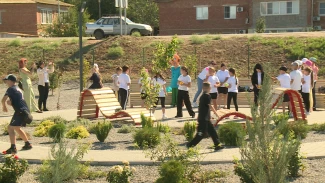 В астраханском посёлке открылся детский игровой парк