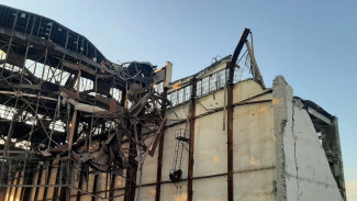 Число погибших при обрушении ангара в Астраханской области возросло до двух