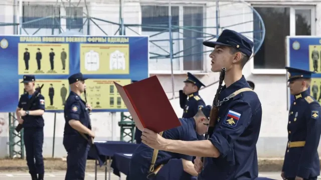 В Астрахани 46 молодых солдат приняли военную присягу