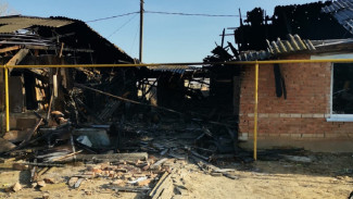 СК возбудил дело из-за гибели двух детей при пожаре в Астраханской области