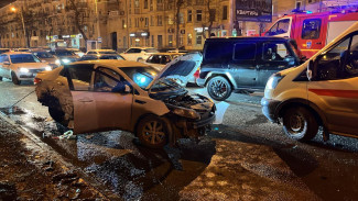 В Астрахани у Лебединого озера произошло массовое ДТП 