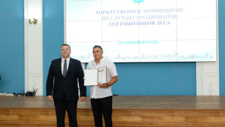В Астрахани наградили работников леса в честь профессионального праздника