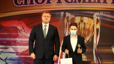 Игорь Бабушкин наградил лучших молодых астраханских спортсменов