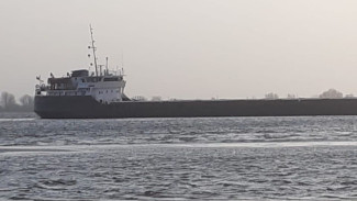 В Астраханской области теплоход сел на мель на Волго-Каспийском канале