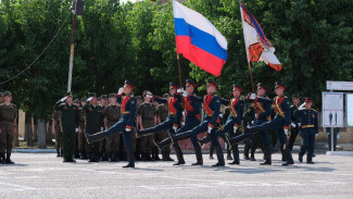 Реактивно-артиллерийское соединение в Астраханской области удостоено ордена Суворова
