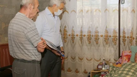 Леонид Огуль помог астраханке с параличом приобрести многофункциональную кровать