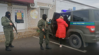 В Астрахани УФСБ задержало женщин за помощь иностранцам в незаконном получении РВП