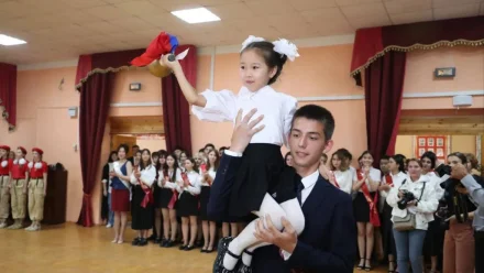 В Астраханской области для выпускников проходят последние звонки 