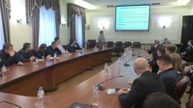 Планы развития Астрахани обсудила Мария Пермякова с депутатами