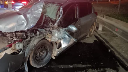 В Астрахани пьяный водитель въехал в два автобуса и скрылся