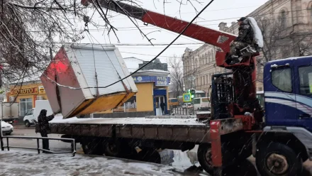 В Астрахани на “Больших Исадах” демонтировали три незаконных торговых павильона