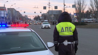 В Астрахани два инспектора ДПС попались на взятке