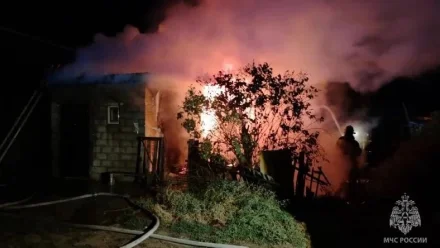 Ночью на пожаре в Советском районе Астрахани погибла женщина