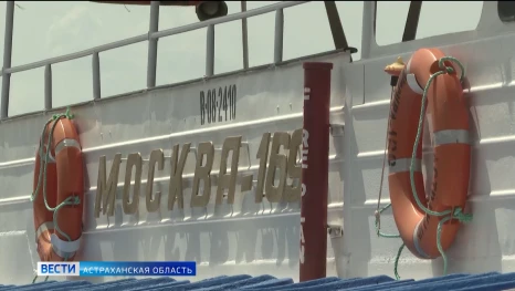 Двухпалубный теплоход «Москва-169» проведет экскурсии для астраханцев