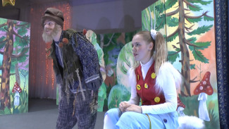 Леонид Огуль помог организовать спектакль артистов ТЮЗа для детей Икрянинского района