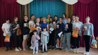 В Астрахани православные волонтёры вручили пасхальные наборы бездомным и детям-сиротам