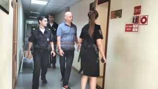 В Астрахани начался суд по делу экс-главы города Олега Полумордвинова