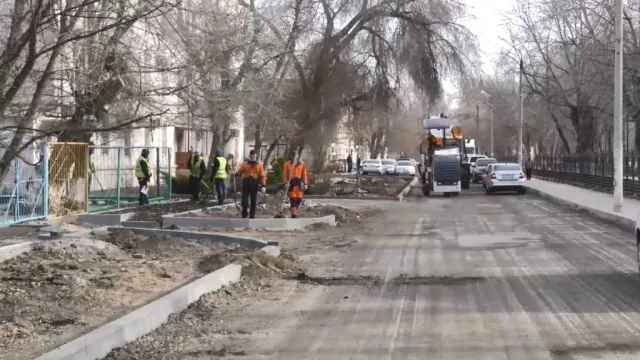 Мария Пермякова проверила ход работ по благоустройству на “Десятке”