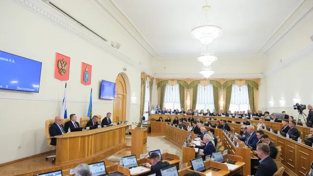 Бюджет Астраханской области увеличился почти на 1 млрд рублей