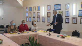 Леонид Огуль обсудил с пожилыми астраханцами насущные проблемы 