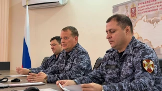 Астраханские росгвардейцы проинструктировали сотрудников ЧОП в преддверии праздников