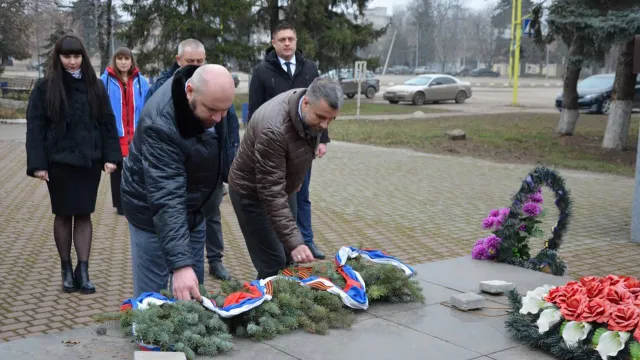 Глава Астраханской области поздравил жителей подшефного Кременного округа