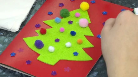 Юные астраханцы смастерили новогодние подарки для постояльцев домов престарелых 