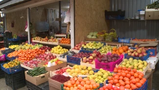 Продаются ли местные овощи и фрукты на рынках Астрахани