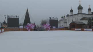 В Астраханском Кремле начал работу каток под открытым небом