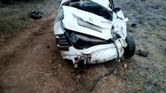 В Астраханской области парень получил травмы после опрокидывания машины