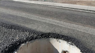 Администрация Астрахани назвала причину появления «фонтана» на улице Бориса Алексеева