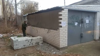 В Астрахани продолжают сносить незаконные постройки