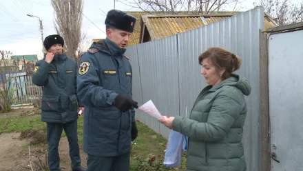 В Астрахани сотрудники МЧС провели рейд по домам с печным оборудованием