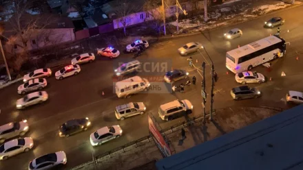 В Астрахани на Кубанской водитель автобуса насмерть сбил женщину