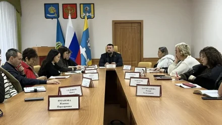 Под Астраханью отменили школьные ёлки