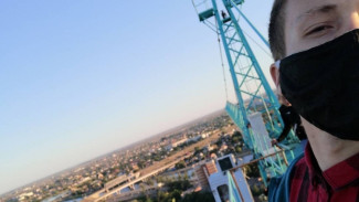 С молодыми астраханцами, сделавшими опасное селфи, провели беседу